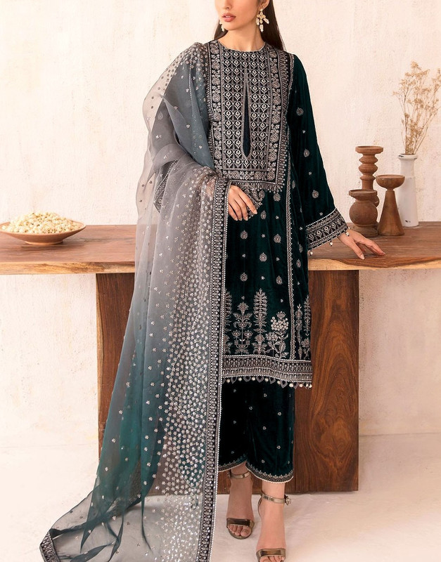 Luxury Heavy Embroidered Velvet Wedding Dress 2026 with Tie & Die Organza Dupatta.